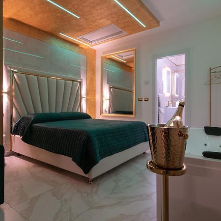 Fashion Apartment Gold Bologna With Jacuzzi & Car Garage Exterior foto