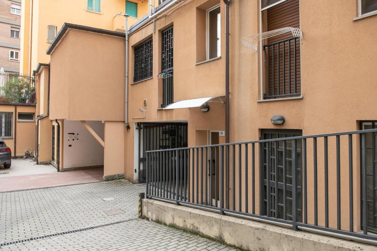 Fashion Apartment Gold Bologna With Jacuzzi & Car Garage Exterior foto