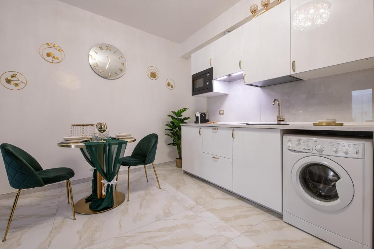 Fashion Apartment Gold Bologna With Jacuzzi & Car Garage Exterior foto