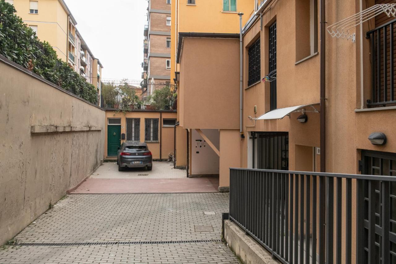 Fashion Apartment Gold Bologna With Jacuzzi & Car Garage Exterior foto